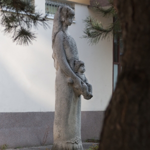 Woman with child - Rača
